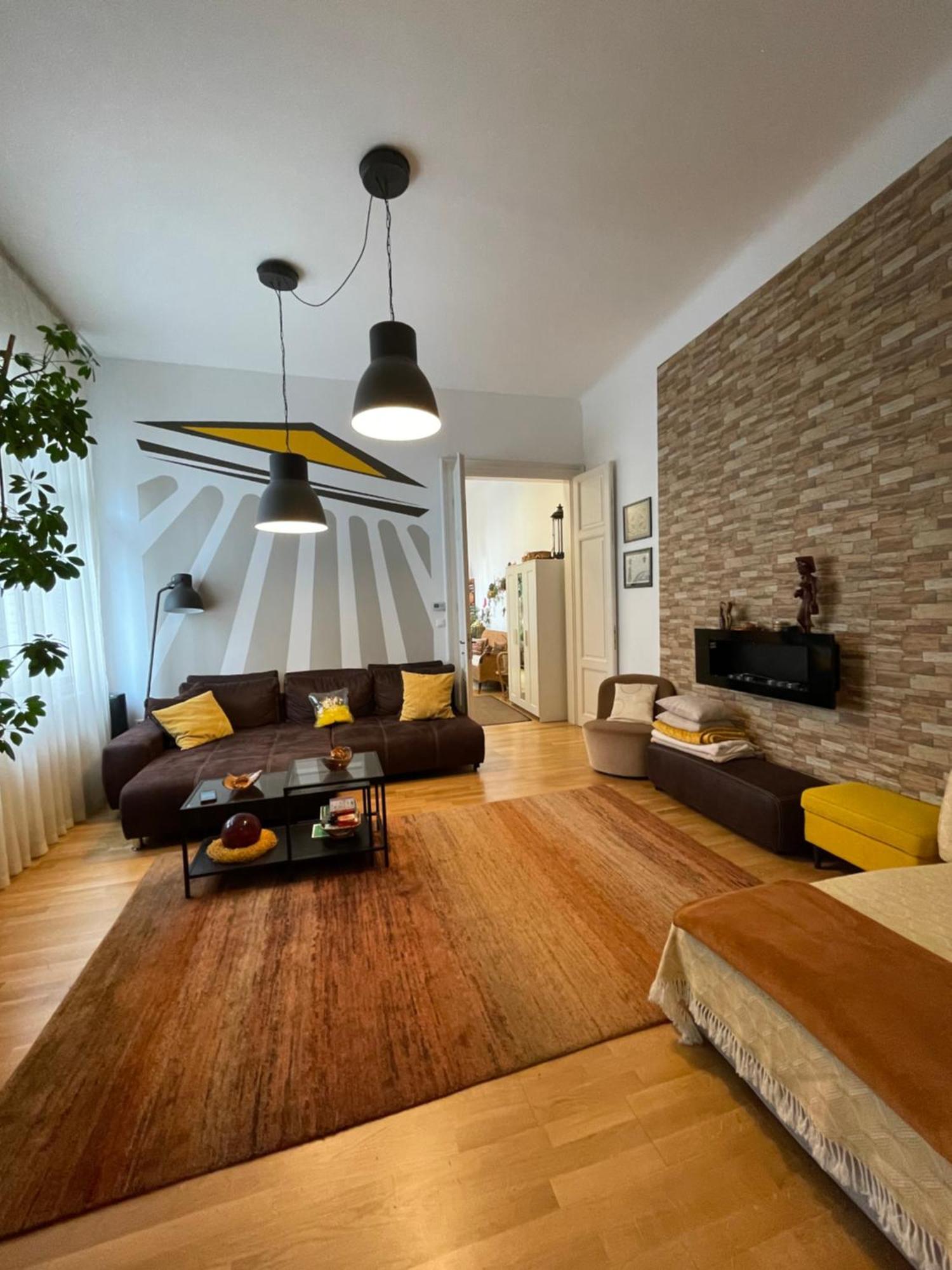 Amber Pearl 2 And 2 Bathrooms At Kalvin Square Apartment *
